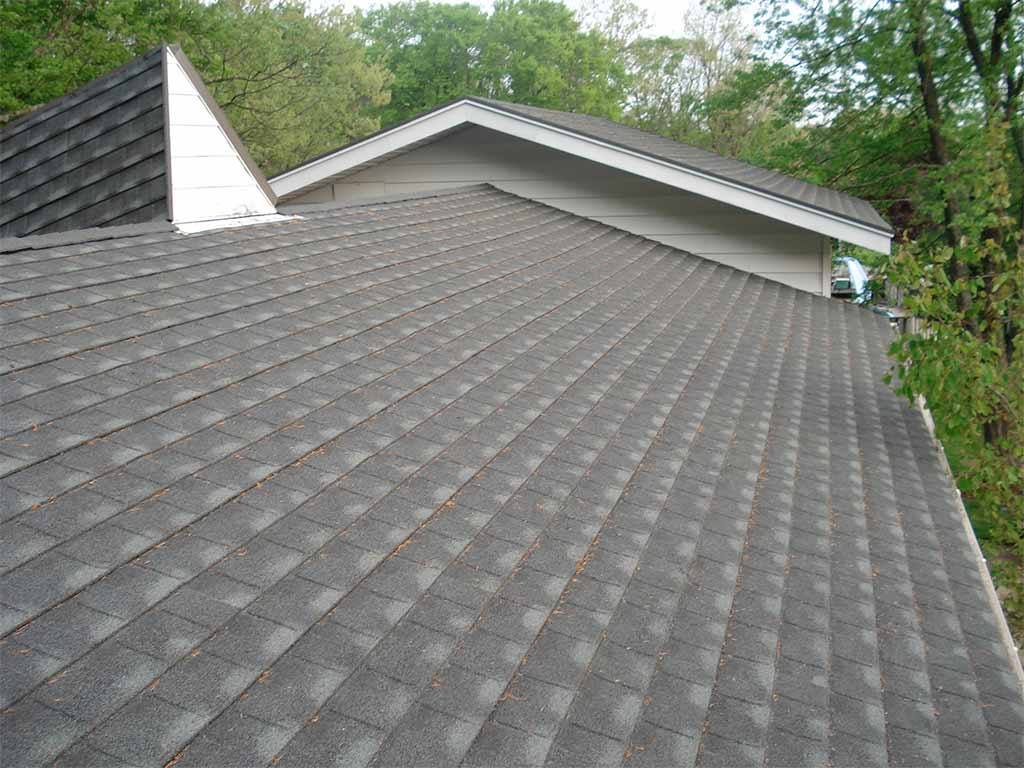 metal-roof-installation-by-mitten-exteriors-grand-rapids-mi